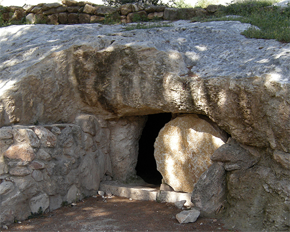나사렛빌리지에 재현된 예수님 시대 무덤 입구