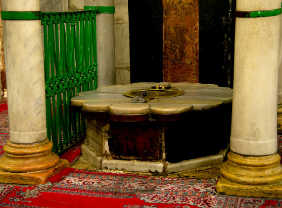 막벨라 동굴로 들어가는 입구 - 현재는 이슬람 사원에서 관리하고 있다.